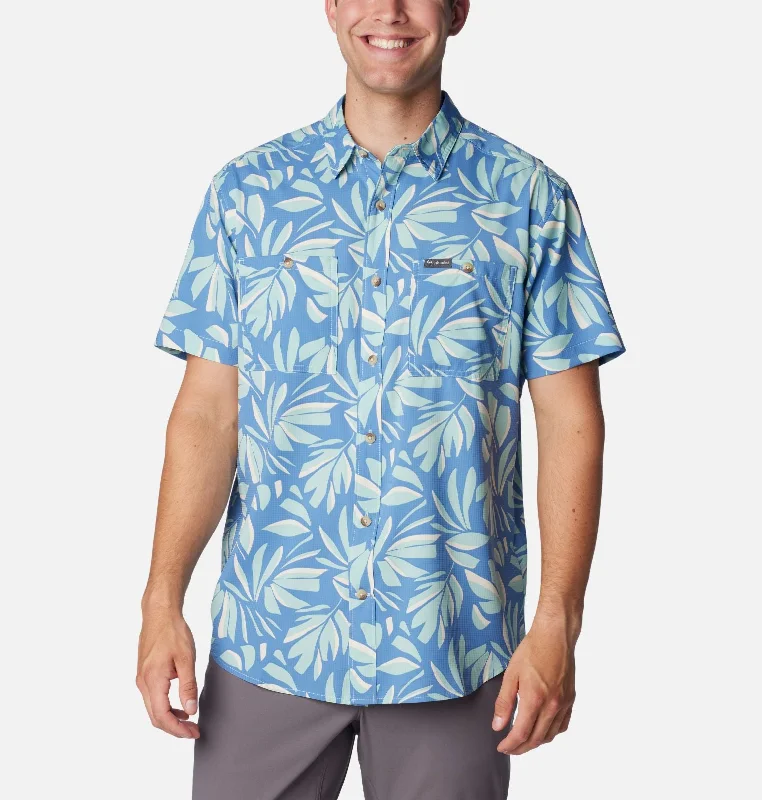 short-sleeved shirts for men that look great with sneakersMen's Utilizer Printed Woven Short Sleeve - Spray Areca