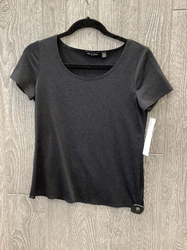Wrinkle-resistant women's topsTop Short Sleeve By Notations In Black, Size: Petite   S