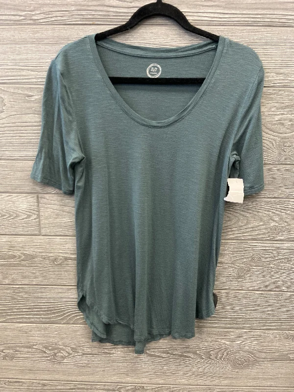 Travel women's topsTop Short Sleeve By Maurices In Blue, Size: S