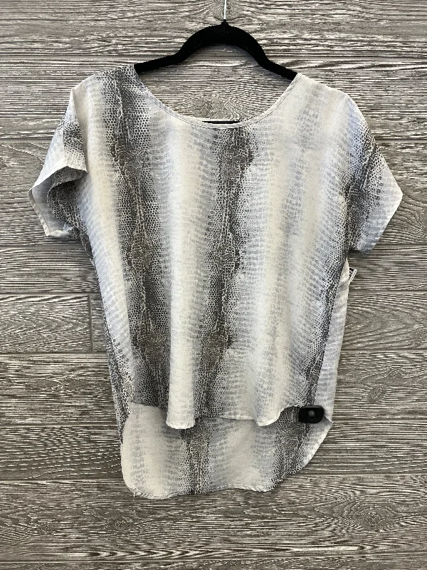Bohemian women's topsTop Short Sleeve By Violet And Claire In Grey, Size: S