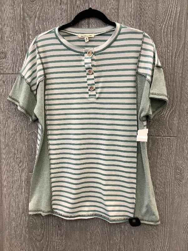 Layering women's topsTop Short Sleeve By Clothes Mentor In Green & White, Size: S