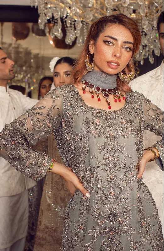 Peter Pan collar women's topsEmbroidered Shirt Paired with a Shalwar and Dupatta