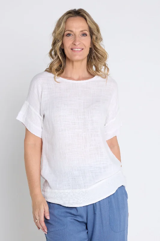 Moisture-wicking women's topsZahns Linen Top - White