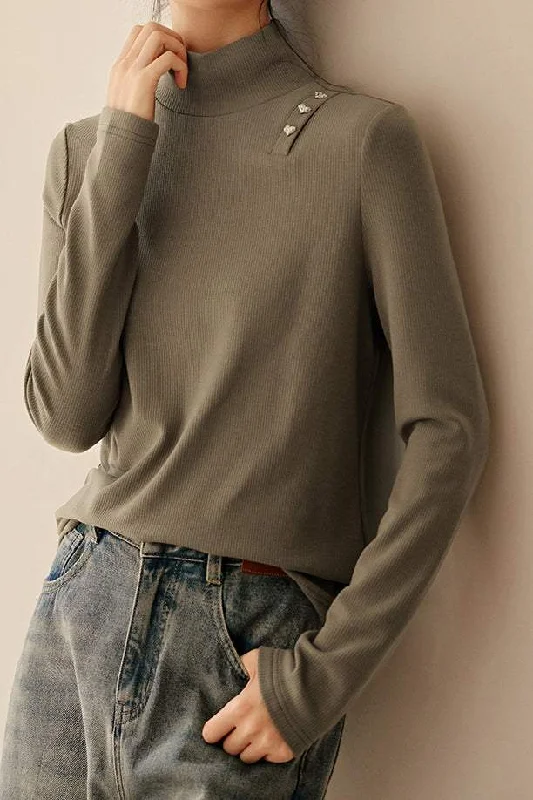 Fitted women's topsハイネックボタン装飾アシンメトリーニット